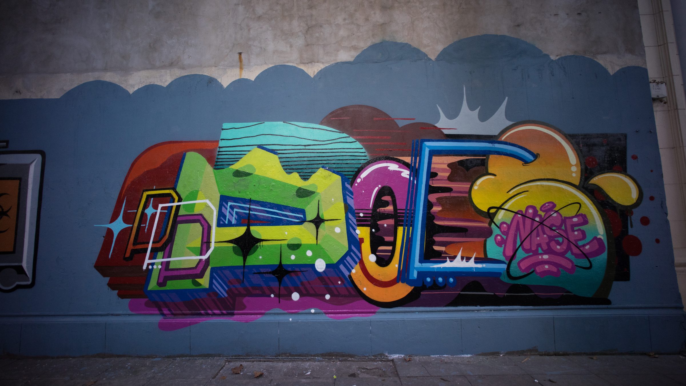 Buenos Aires, 2015 — Una de las piezas vecinas, en el mismo muro